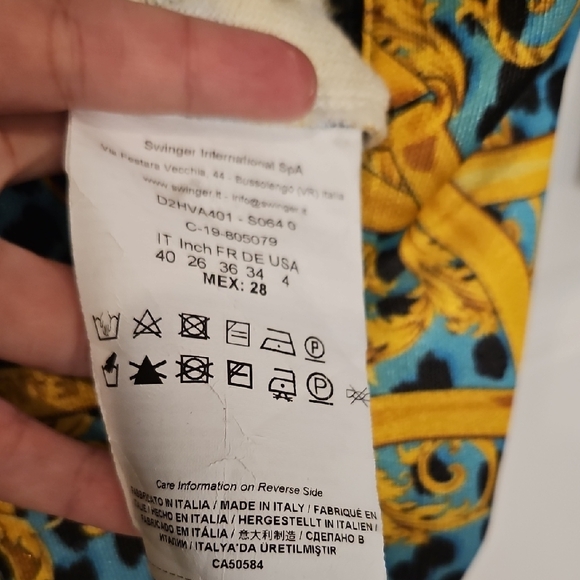 Elegant Long Sleeve Dress with Blue and Yellow Patterns - Picture 5 of 6